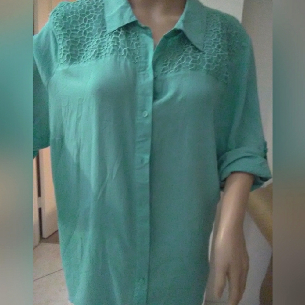 BNWOT Ladies Long SLEEVE BLOUSE BY LIVE & LET LIVE SZ.1X SOFT EMBROIDERED